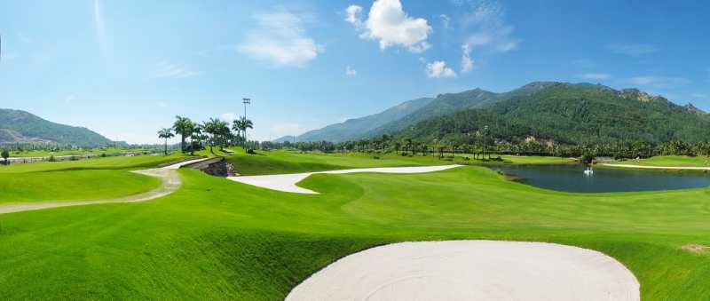 Sân golf Cam Ranh là một trong những sân golf có cảnh quan đẹp nhất Châu Á