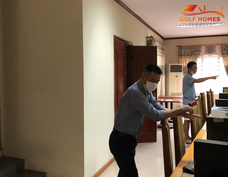 GolfHomes khảo sát không gian phòng khách tại ngân hàng Hà Nội để lắp đặt phòng Golf 3D Indoor