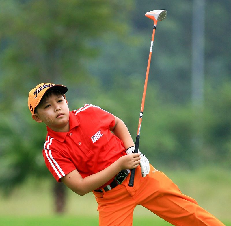 Golfer nên chú ý đến chiều cao khi lựa chọn gậy trẻ em