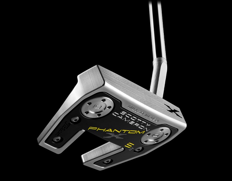 Putter Scotty Cameron Phantom X5.5 giúp golfer dễ dàng thực hiện cú gạt bóng vào hố golf