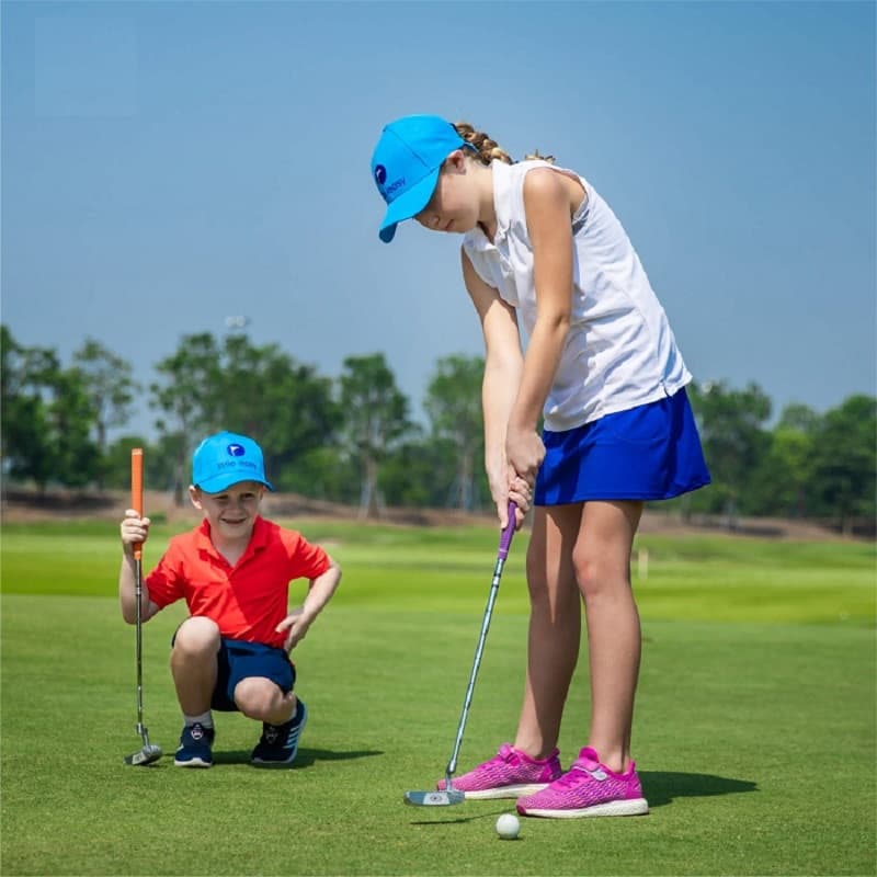 Trọng lượng gậy cũng là yếu tố quan trọng, ảnh hưởng đến hiệu suất chơi của các golfer nhí