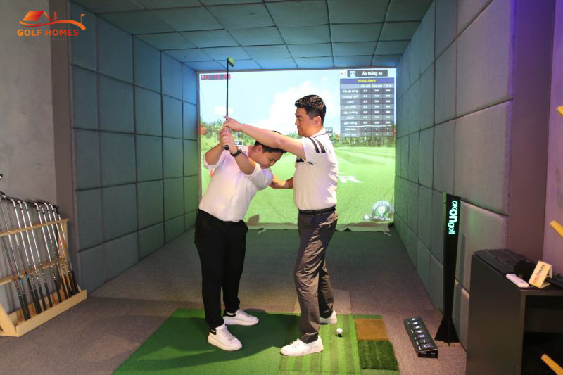 Chuyên gia Jung hỗ trợ golfer chỉnh swing với công nghệ Okongolf
