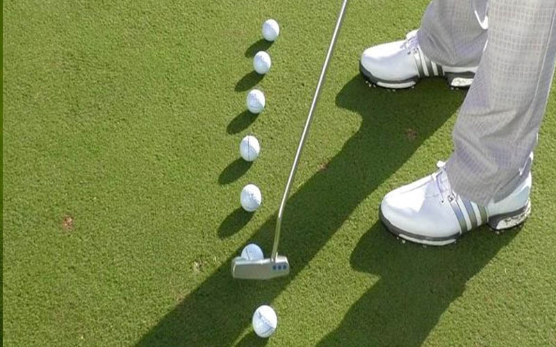 Golfer cần tập luyện với mẫu gậy putter thường xuyên để nâng cao trình độ chơi golf