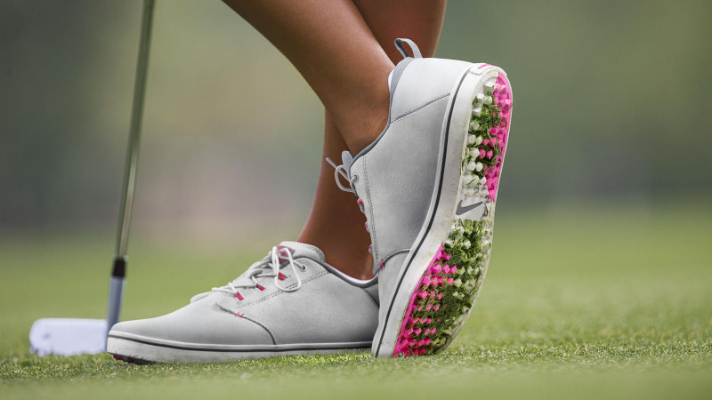 Golfer nên lựa chọn giày golf với chất liệu cao cấp