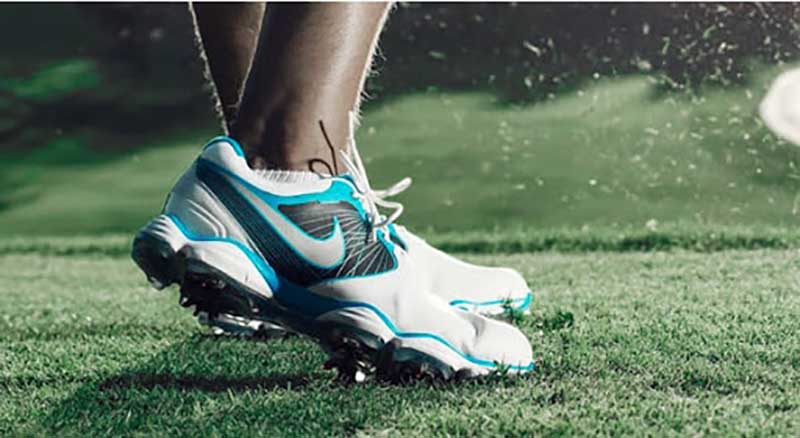 Giày golf Nike được sản xuất từ chất liệu da tổng hợp với độ bền cao