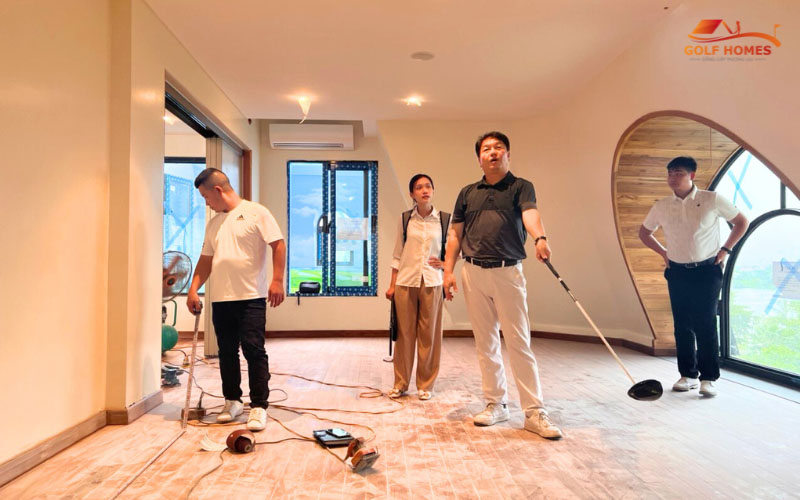 Mr. Lee Jung Hyun và Giám đốc Nguyễn Tuấn Anh trực tiếp khảo sát dự án lắp đặt phòng golf 3D ở Hải Phòng