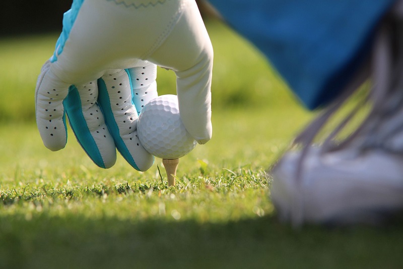 Găng tay phải vừa vặn mới mang đến cảm giác thoải mái cho golfer