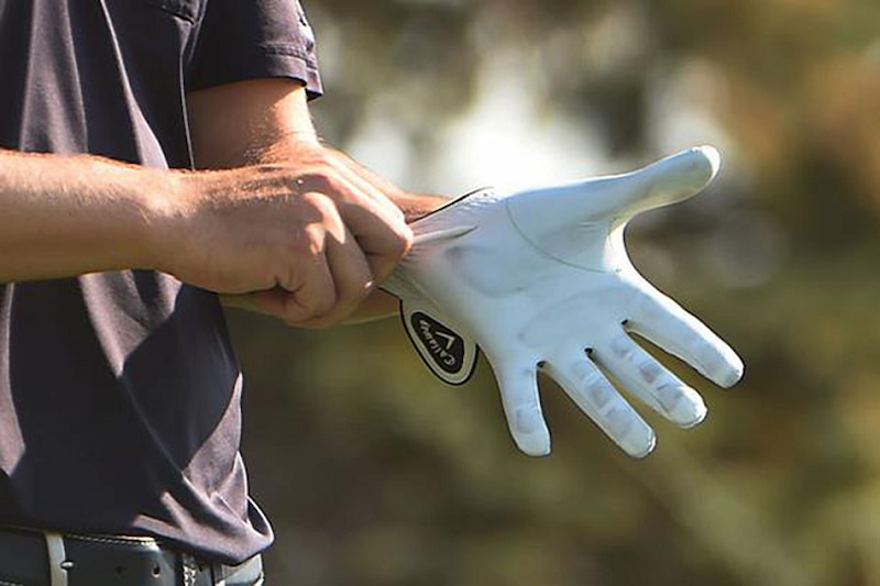 Chất liệu là yếu tố golfer cần lưu ý khi chọn mua găng tay golf