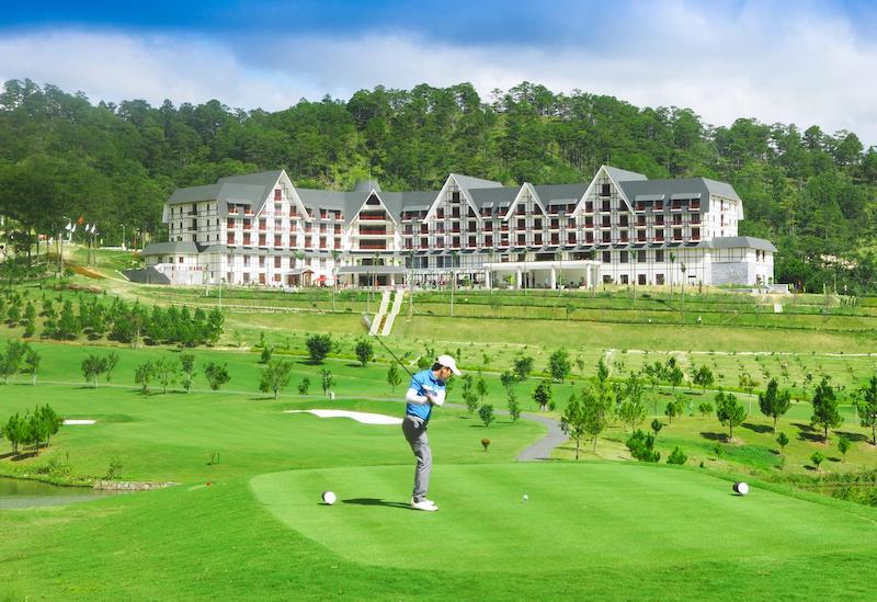 Khung cảnh thiên nhiên tươi đẹp của sân golf Sam Tuyền Lâm
