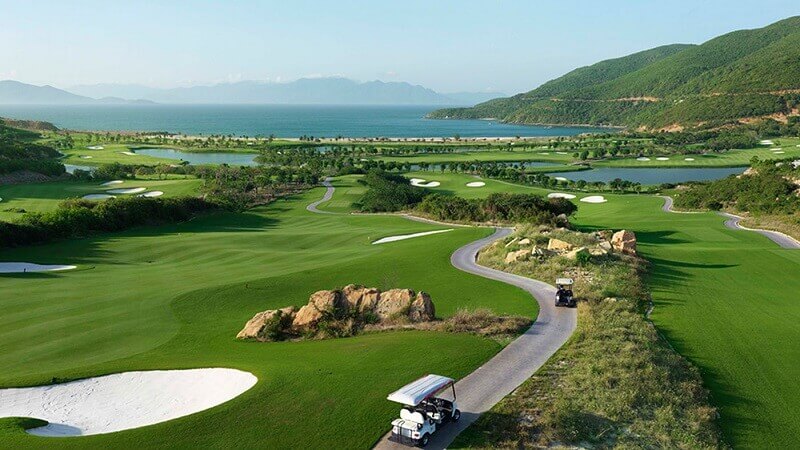 Sân golf Vinpearl Nha Trang có vị trí địa lý thuận lợi