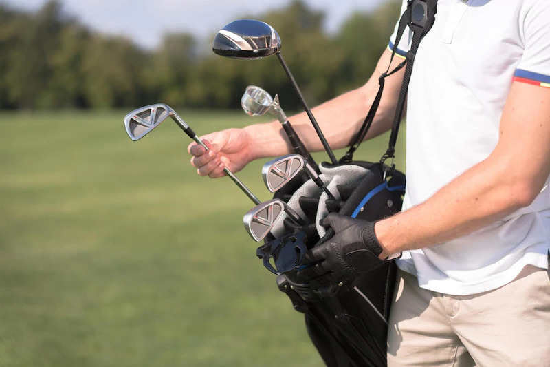 Chọn gậy golf đúng sẽ giúp golfer hạn chế các tình huống bóng xấu