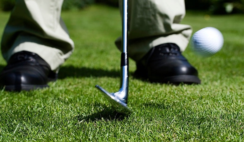 Với kỹ thuật nâng cao, golfer có thể thực hiện những cú chip dài