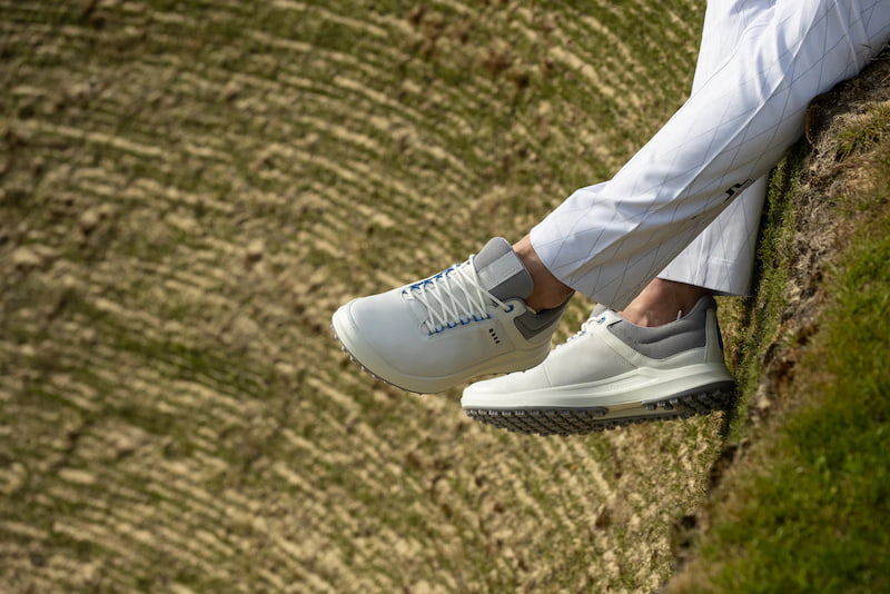Giày golf Ecco M Golf Core Shadow White có thiết kế hiện đại, trẻ trung