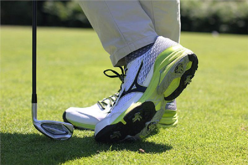 Giày golf Mizuno sở hữu ưu điểm về cả thiết kế và công nghệ