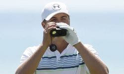 Máy đo khoảng cách golf Nikon giúp golfer đo đạc chuẩn xác