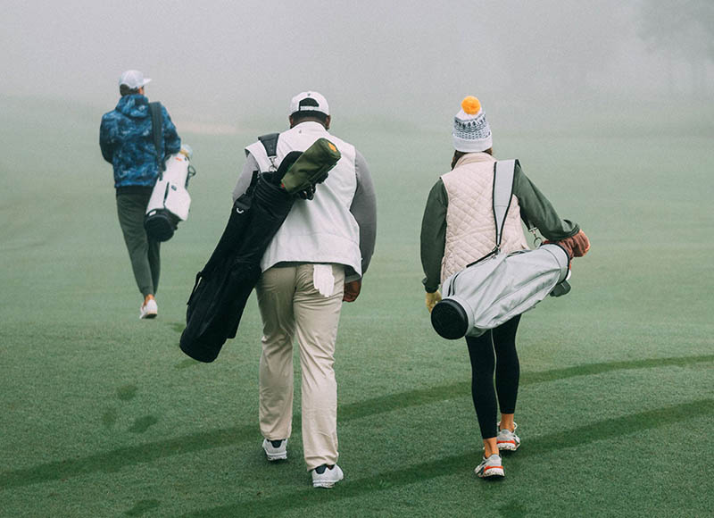 Golfer nên chọn áo thun dài tay để mặc vào hôm thời tiết se lạnh