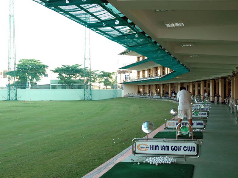 Sân tập golf Him Lam với 108 thảm tập chia thành 3 tầng