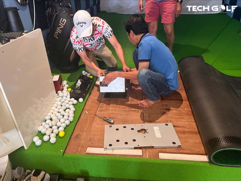 Đội ngũ kỹ sư GolfHomes hỗ trợ sửa chữa phòng golf 3D lắp bởi đơn vị kém uy tín cho khách hàng