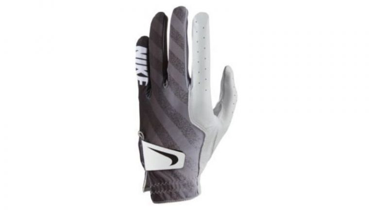 Găng tay Nike GG0516-180 được làm từ chất liệu da dẻo, tạo cảm giác dễ chịu cho golfer