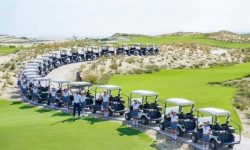 Sân golf được bố trí khéo léo các bẫy cát, tạo ra thử thách "khó nhằn" cho golfer chinh phục