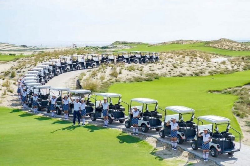 Sân golf được bố trí khéo léo các bẫy cát, tạo ra thử thách "khó nhằn" cho golfer chinh phục