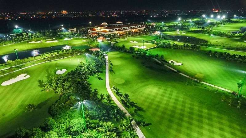 Sân golf Long Biên tọa lạc ngay tại trung tâm Thủ đô Hà Nội