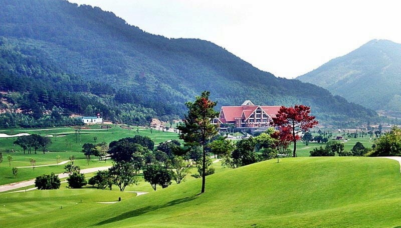 Tam Dao Golf & Resort có thiết kế độc đáo và khung cảnh thiên nhiên tuyệt đẹp