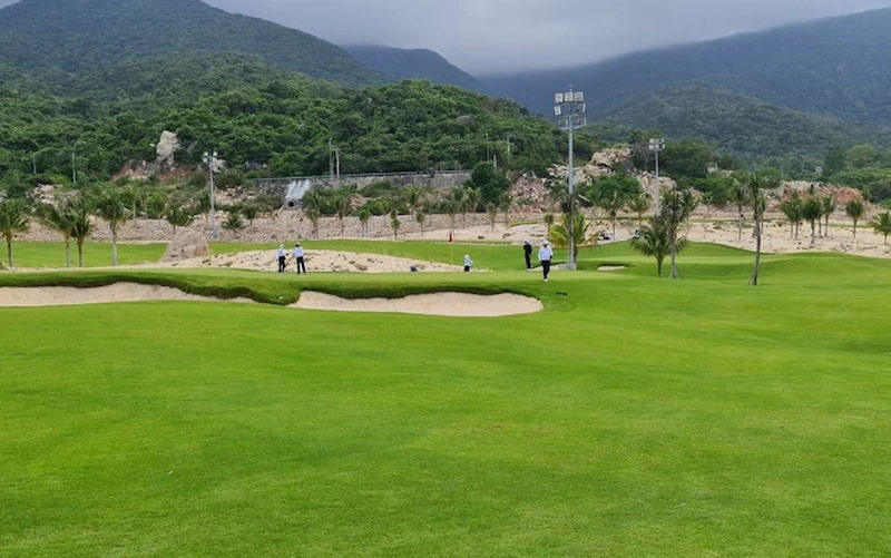 Sân golf Nara Bình Tiên sở hữu ưu điểm về cả thiết kế và dịch vụ tiện ích