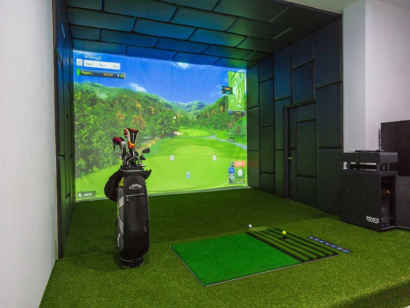 Phòng tập golf giả định trong nhà để golfer luyện tập và nâng cao trình độ