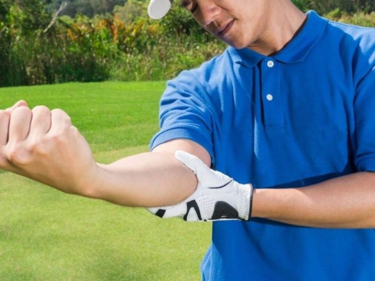 Bị đau ngón tay và cổ tay là tình trạng thường gặp khi chơi golf