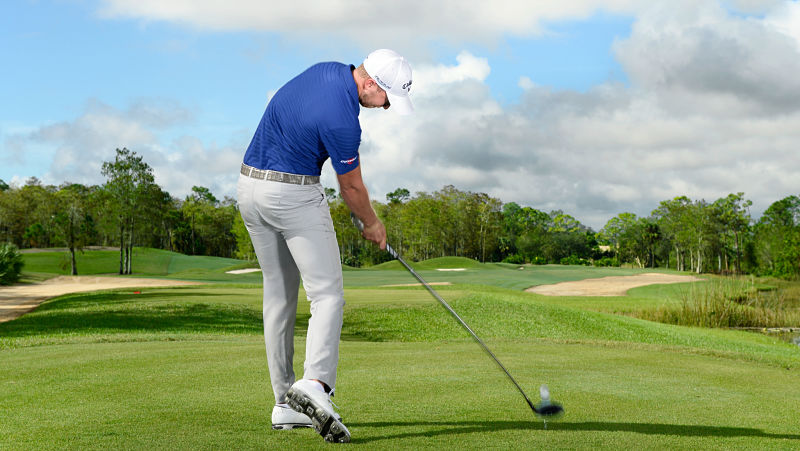 Golfer có thể đặt tee time qua website hoặc hotline của sân golf