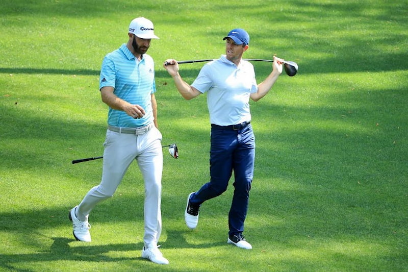 Golfer có dáng người cao, gầy nên chọn áo polo có gam màu sáng