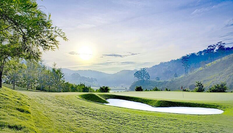 Sân golf Sam Tuyền Lâm có khung cảnh thiên nhiên thơ mộng