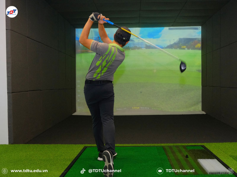 Đại học Tôn Đức Thắng ứng dụng công nghệ golf 3D vào daod tạo golf cho sinh viên khoa KHTT