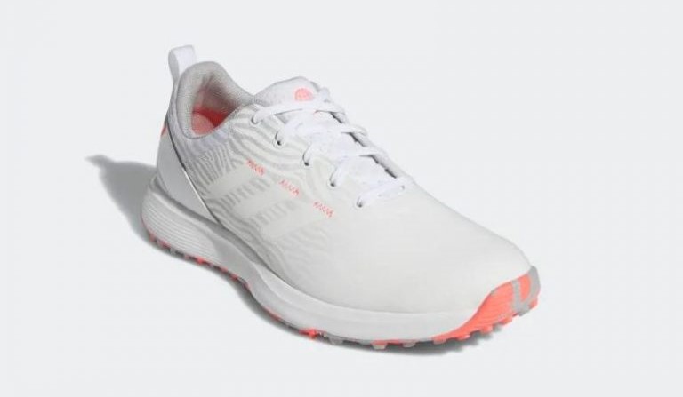 Giày golf nữ Adidas S2G Spikeless GZ3912 có phần đế mềm mại, bảo vệ đôi chân của golfer không bị đau nhức, khó chịu