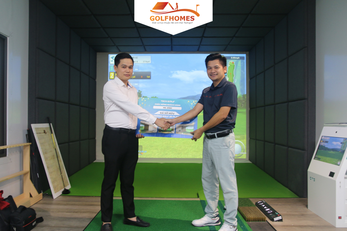 Giám đốc Nguyễn Tiến Dũng bàn giao dự án phòng golf 3D GTS cho Bệnh viện Quốc tế Thái Nguyên