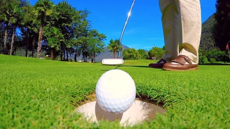 Các cú putt dưới 2,5 được gọi là putting golf gần
