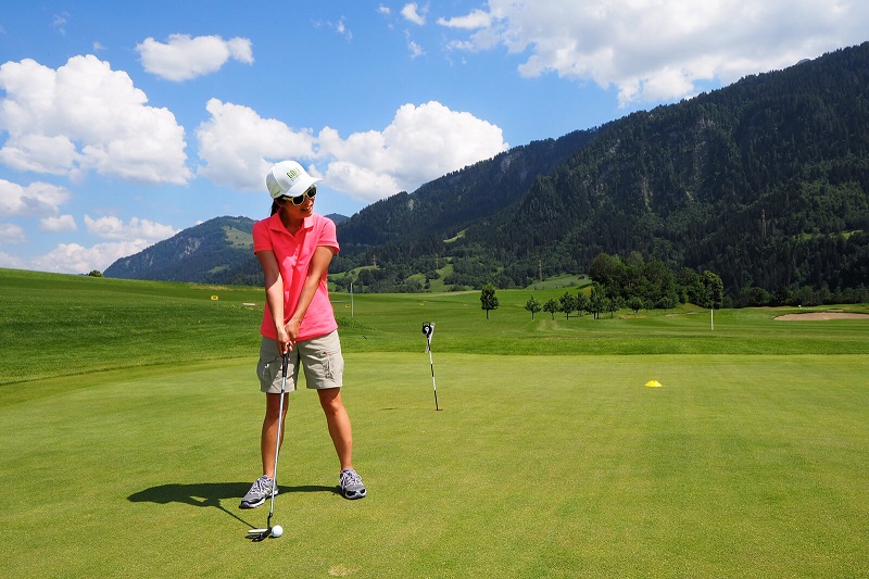 Trên thị trường có khóa học nhóm và khóa học golf cá nhân cho golfer lựa chọn