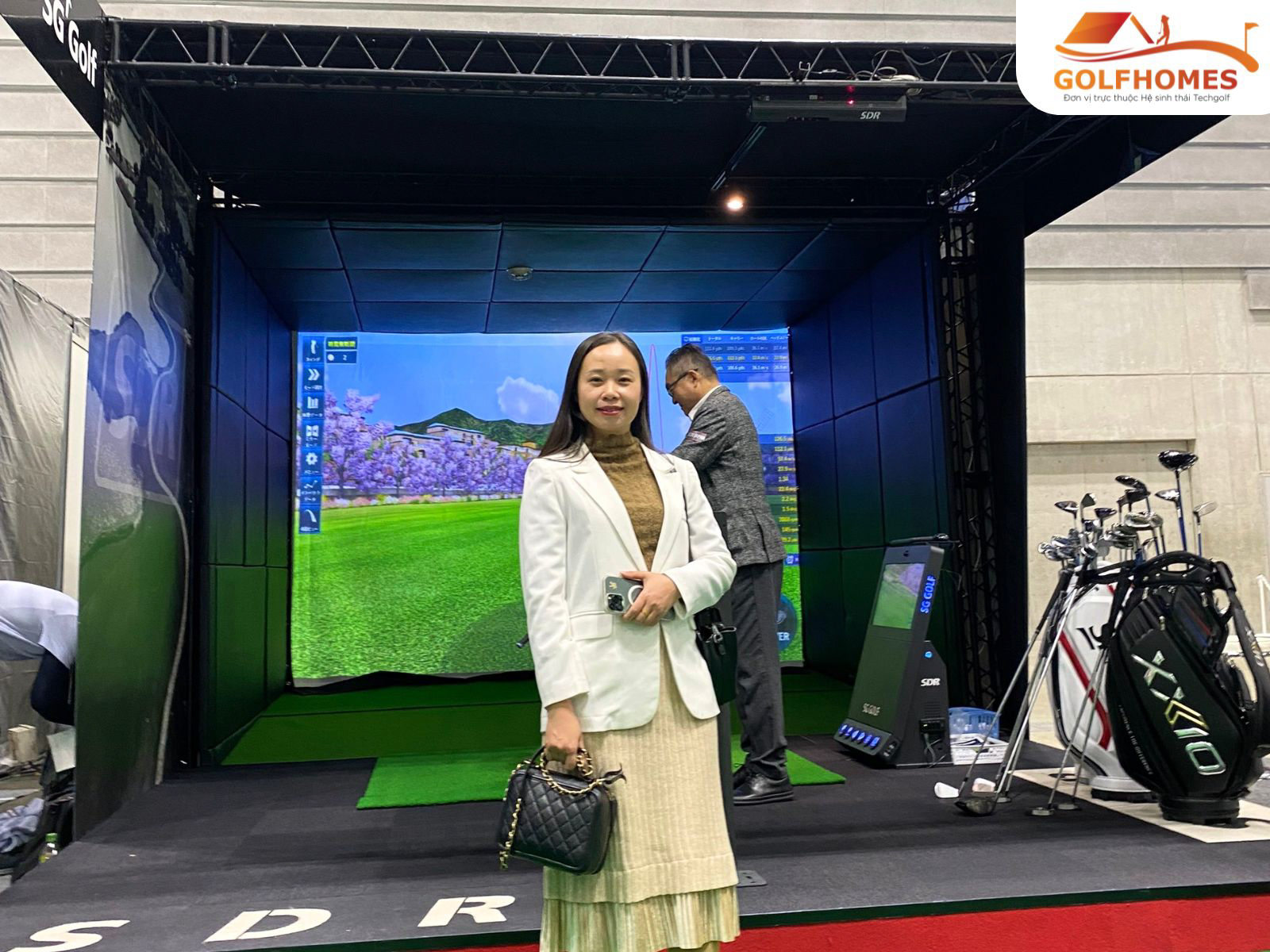 TGĐ Golfhomes trực tiếp trải nghiệm phòng golf 3D tại Japan Golf Fair 2024