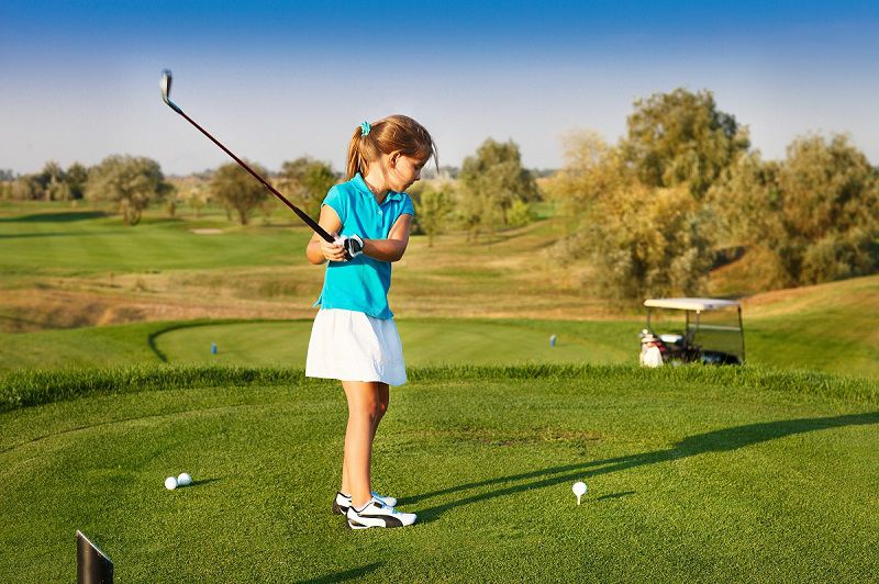 Học đánh golf mang đến nhiều lợi ích cho golfer nhí