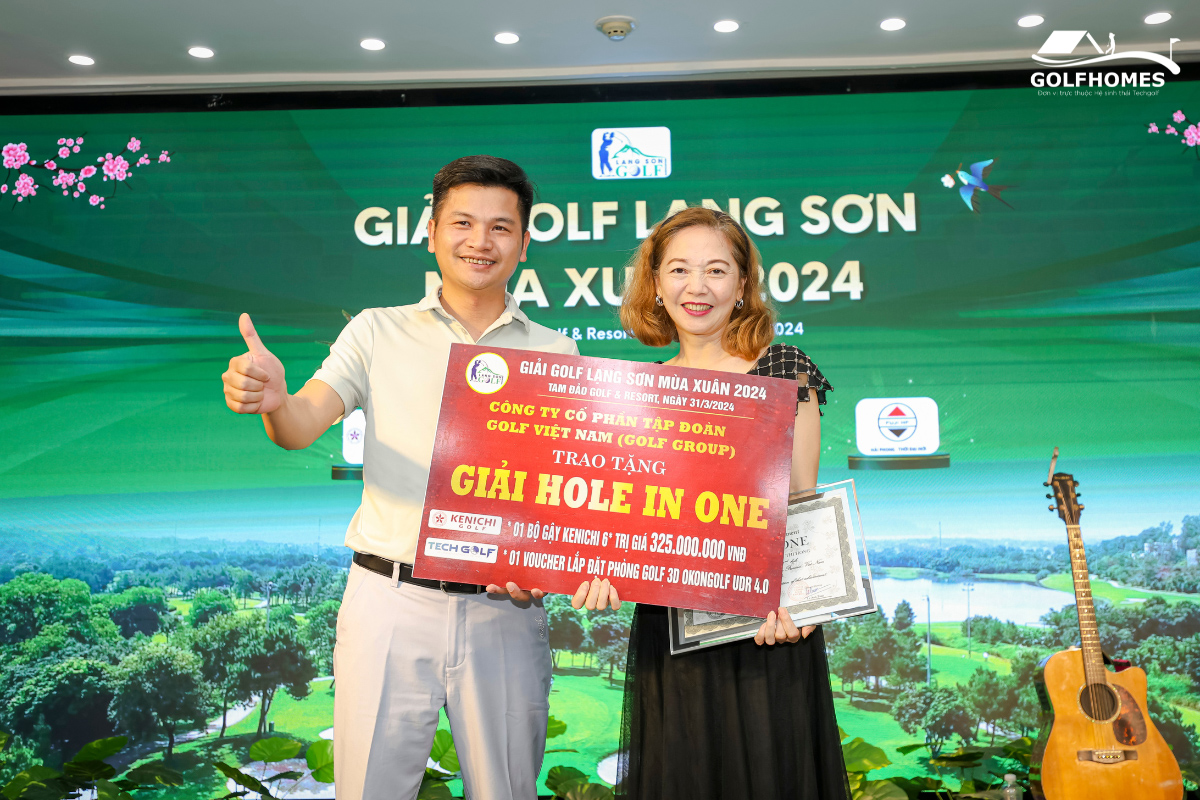 Golfer Nguyễn Thị Hồng xuất sắc giành HIO với phần thưởng là fullset Kenichi 6* trị giá 325 triệu và voucher lắp đặt phòng golf 3D trị giá 200 triệu