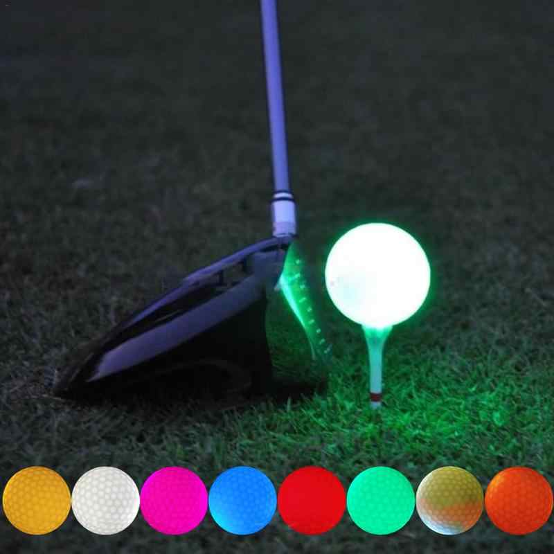 Bóng golf phát sáng được thiết kế sử dụng trong điều kiện thiếu ánh sáng