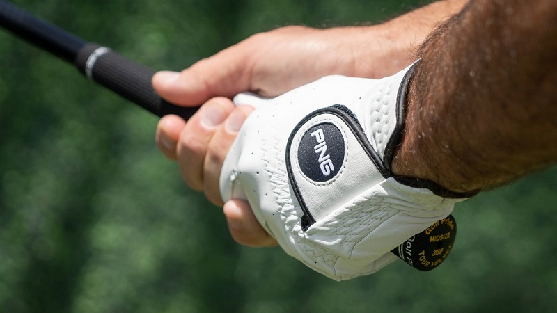 Găng tay Ping giúp bảo vệ đôi tay của golfer