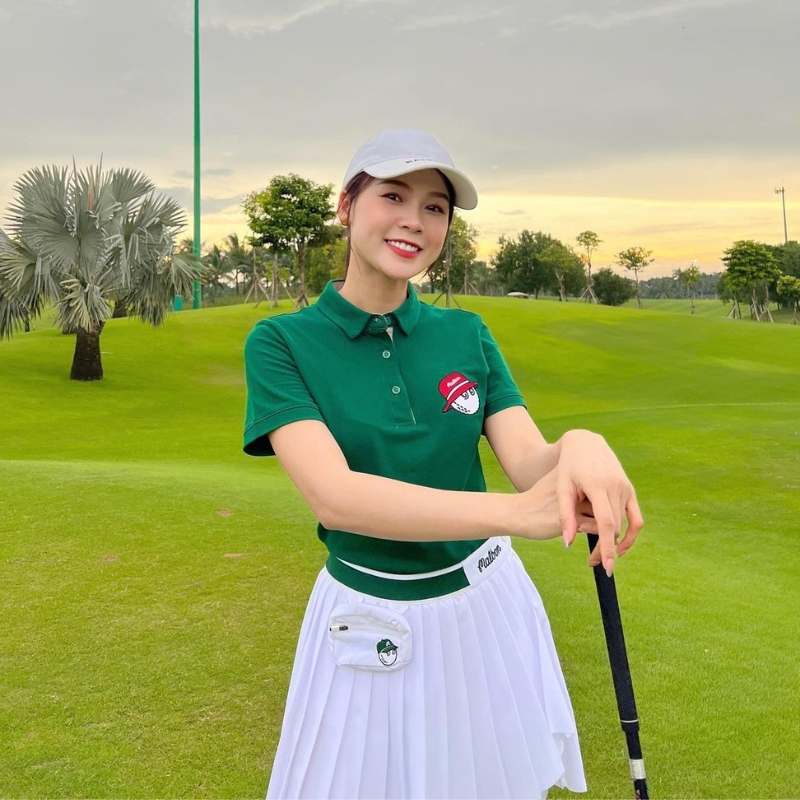 Chân váy chơi golf xếp ly tạo nên phong cách trẻ trung, năng động cho golfer