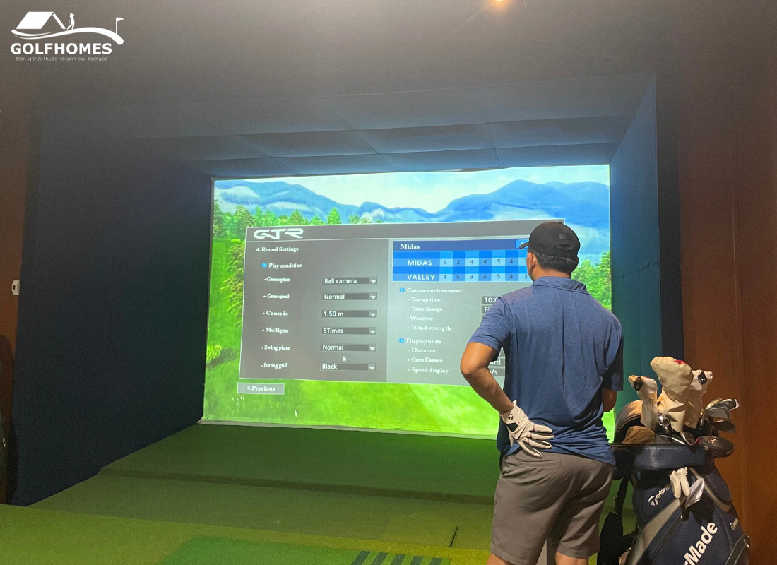 Mr. Tuấn Anh - Chủ đầu tư trải nghiệm phần mềm golf 3D GTR tại phòng VIP