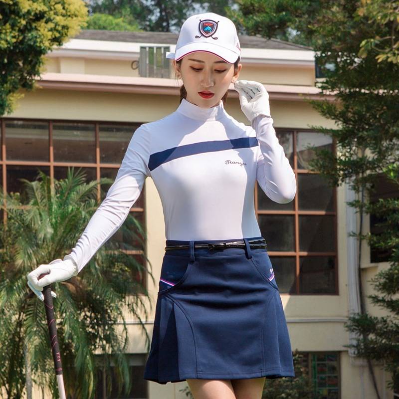 Mix chân váy chữ A thời trang, năng động khi chơi golf