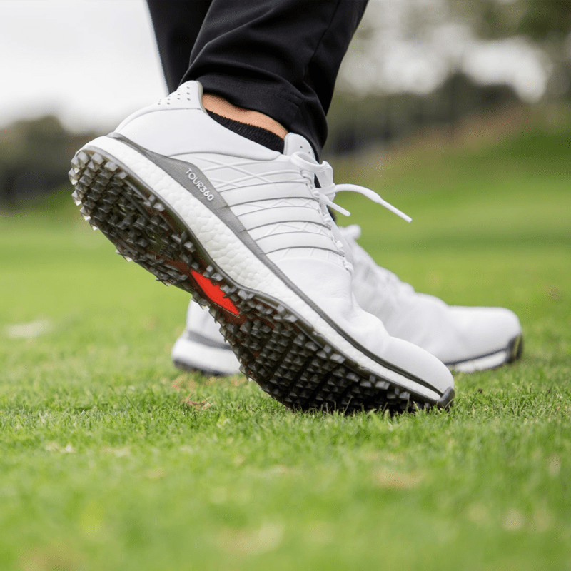 Giày golf Adidas với thiết kế khỏe khoắn